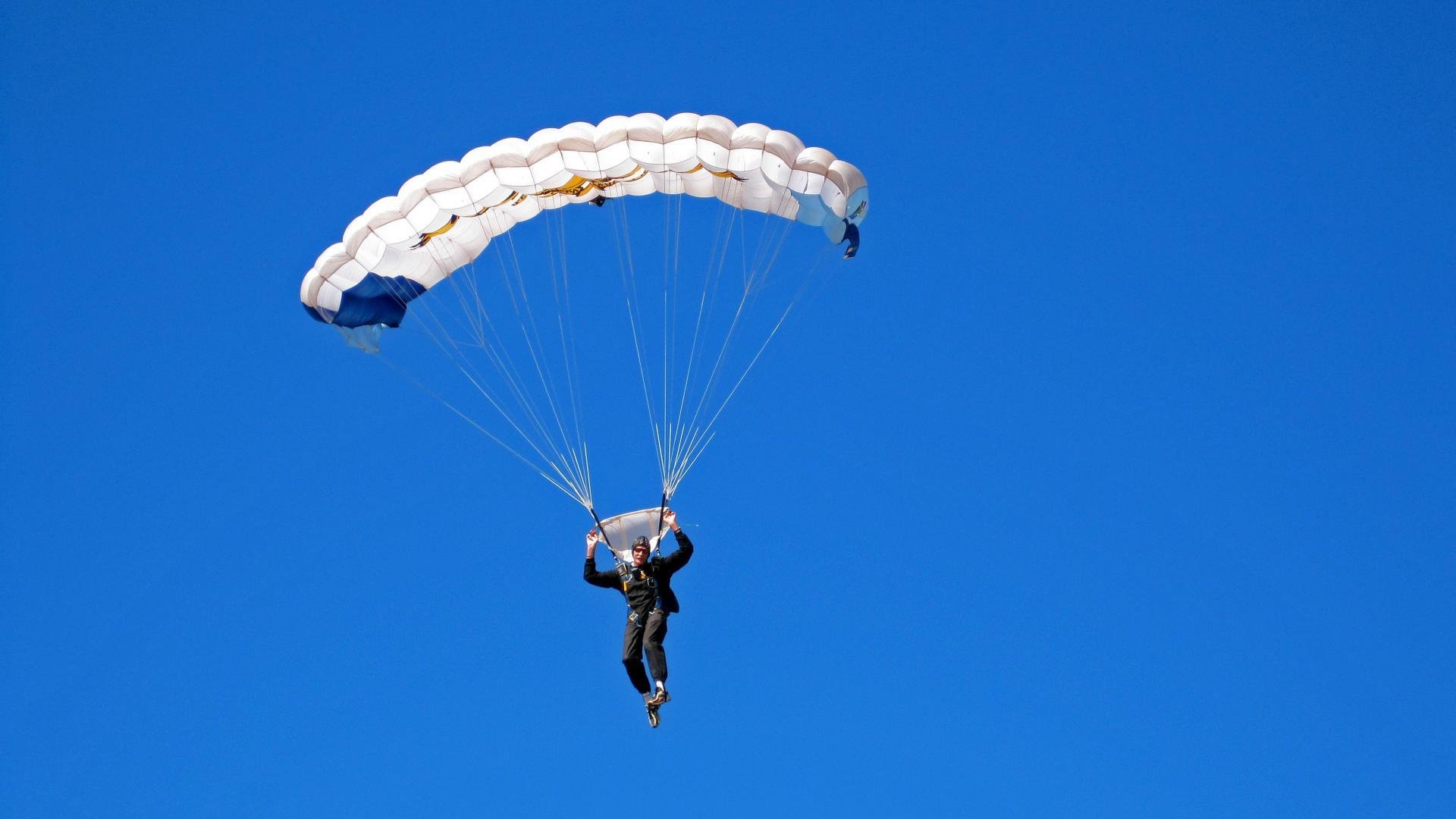 梅西第八次捧起金球奖 刷新足坛历史纪录