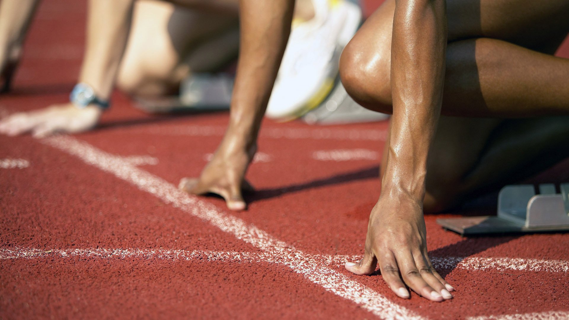 激烈角逐！全国田径锦标赛接力赛上演巅峰对决